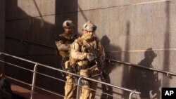 在非洲國家馬里幫助馬里軍隊打擊極端主義的軍人（2015年11月20日）