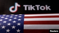 Bendera AS dan logo TikTok terlihat dalam sebuah ilustrasi yang diambil pada 2 Juni 2023. (Foto: REUTERS/Dado Ruvic)