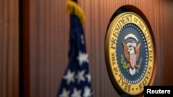 Predsednički pečat na zidu novorenovirane sobe za vanredne situacije u Beloj kući (Foto: Carlos Fyfe/The White House/Handout via REUTERS)