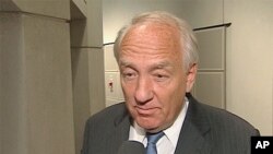 Stephen Rapp, Ambasaderi wa Amerika ajejwe gukwirikirana ivyaha vyo mu ngwano n'ivyaha bityoza agateka ka muntu