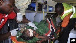 Jami'an kiwon lafiya ke kula da wani.