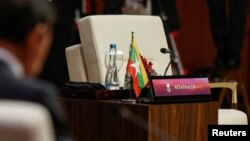 កៅអីរក្សាទុកសម្រាប់តំណាងប្រទេសមីយ៉ាន់ម៉ា នៅក្នុងកិច្ចប្រជុំកំពូលអាស៊ានលើកទី ៤៣ នៅរដ្ឋធានីហ្សាការតា ប្រទេសឥណ្ឌូណេស៊ី កាលពីថ្ងៃទី ៥ ខែកញ្ញា ឆ្នាំ ២០២៣។ (Mast Irham/Pool via REUTERS)