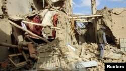 Havodan uyushtirilgan hujum natijasida vayron bo'lgan uy, Qunduz, Afg'oniston, 2016-yil, 4-noyabr