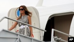 La primera dama de EE.UU., Melania Trump, llega a Nashville, Tennessee, para visitar el Vanderbilt Children's Hospital como parte de su campaña "Be Best", el martes 24 de julio de 2018. 