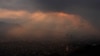 La neblina y el humo se ciernen sobre La Paz, Bolivia, el miércoles 27 de septiembre de 2023. 
