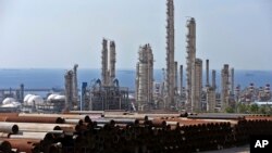 伊朗北部海岸的南帕爾斯氣田綜合體。