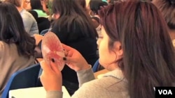 "Moychechak-g'ildirak" nomli o'quv quroli yordamida qizlar ko'krak saratoni haqida bilimga ega bo'ladi. 