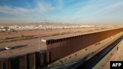 မက္ကဆီကိုနဲ့ နယ်စပ် အမေရိကန်ပြည်ထောင်စု Texas ပြည်နယ်ထဲက El Paso မြို့မှာတွေ့ရတဲ့ နယ်စပ်ခြံစည်းရိုးတံတိုင်း (ဇန်နဝါရီ ၂၂၊ ၂၀၂၅)