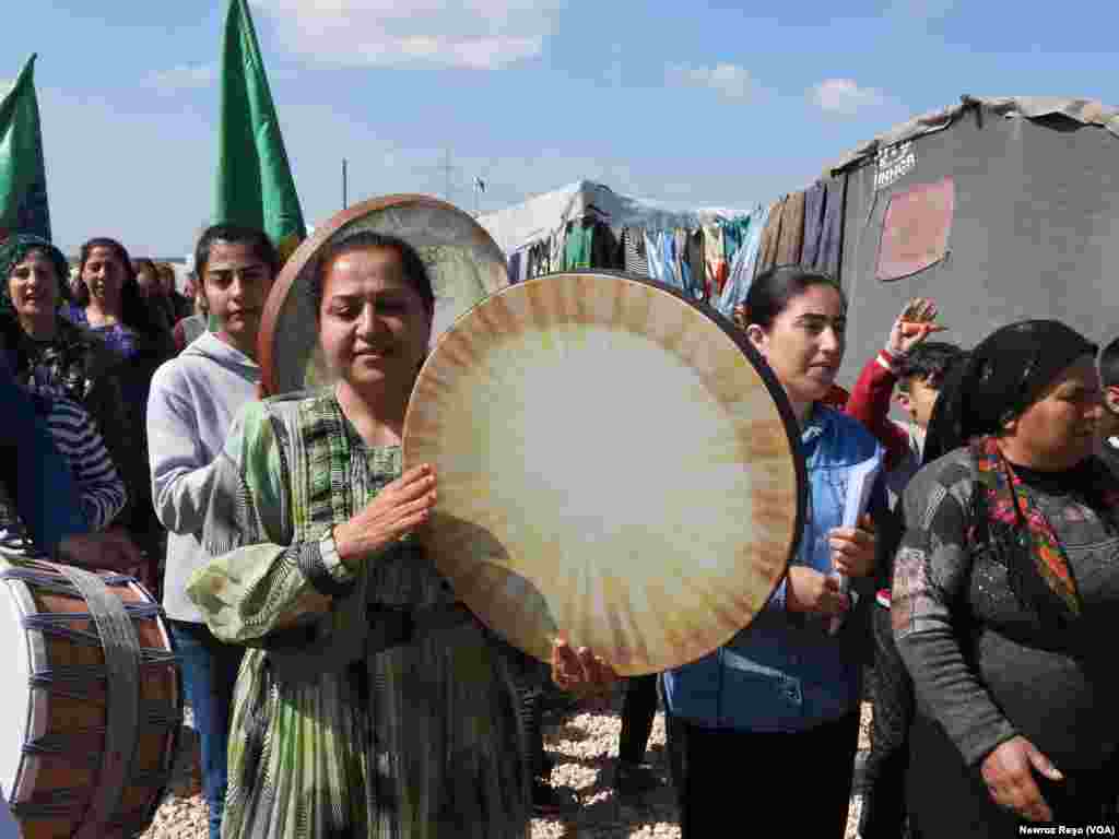 Jinên Efrînê di Çalakiya 8ê Adarê da