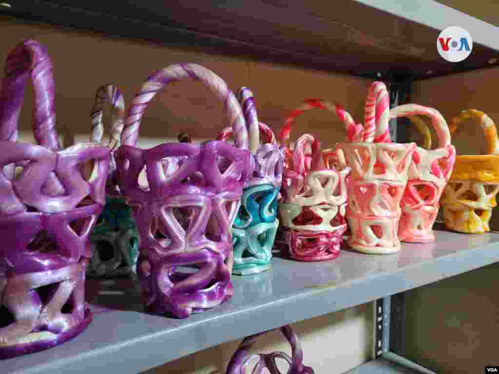 Día 'Todos los Santos' Canastas de dulce, tradición de 'Todos los Santos' en Bolivia.