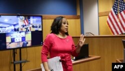 Tužiteljka Fani Vilis na pretresu o tvrdnjama za nedolično ponašanje protiv nje u sudnici u okrugu Fulton u Atlanti, 15. februara 2024. 