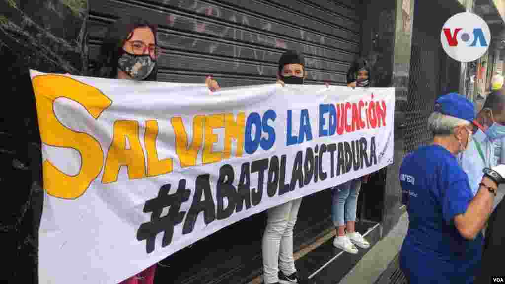 La protesta estuvo acompañada por trabajadores de salud. El gremio de enfermería también salió a protestar el martes 20 de octubre.