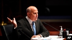 戈莫特眾議員在眾議院司法委員會的聽證會上向司法部長巴爾提問。(2020年7月28日)