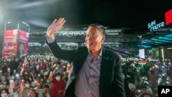 Real estate mogul Srettha Thavisin of the opposition Pheu Thai Party waves to supporters while campaigning in Bangkok, May 5, 2023.