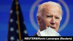 Izabrani američki predsednik, između ostalog, rekao je da ne okleva da se vakciniše protiv koronavirusa i da smatra da je važno da bude primer drugima. (Foto:REUTERS/Kevin Lamarque) 