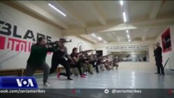 Gratë ukrainase dalin vullnetare për të luftuar forcat ruse