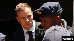 El exatleta de campo Oscar Pistorius podría ir de nuevo a la cárcel, ahora por 15 años.