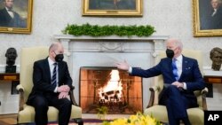 Njemački kancelar Olaf Scholz i američki predsjednik Joe Biden tokom susreta u Bijeloj kući.