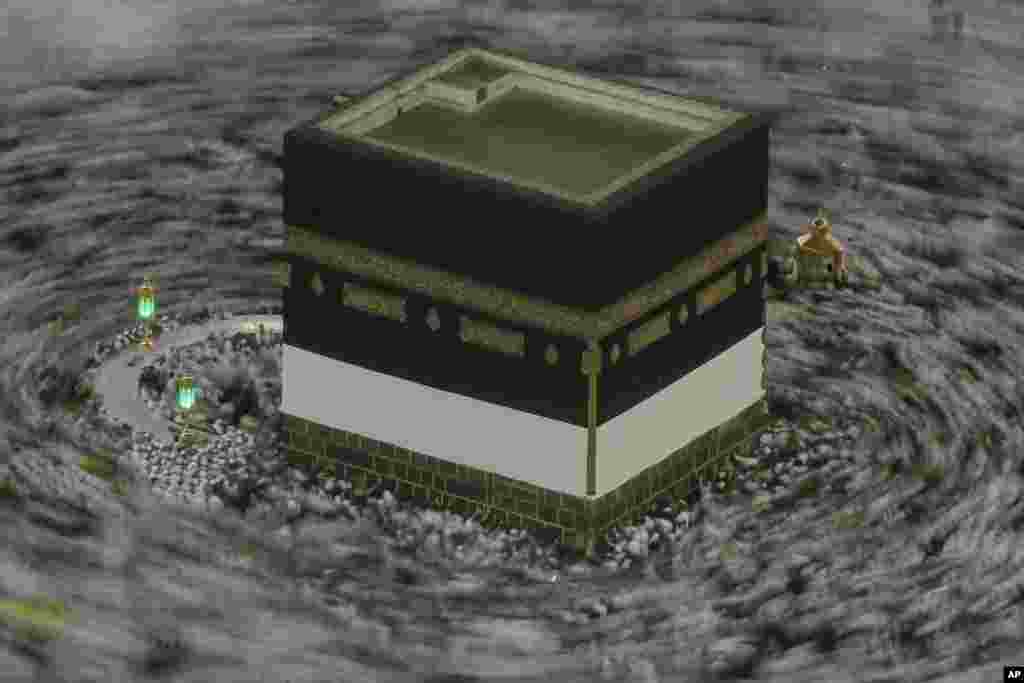 از عکس های رویترز از مراسم حج امسال؛ نمایی از کعبه.