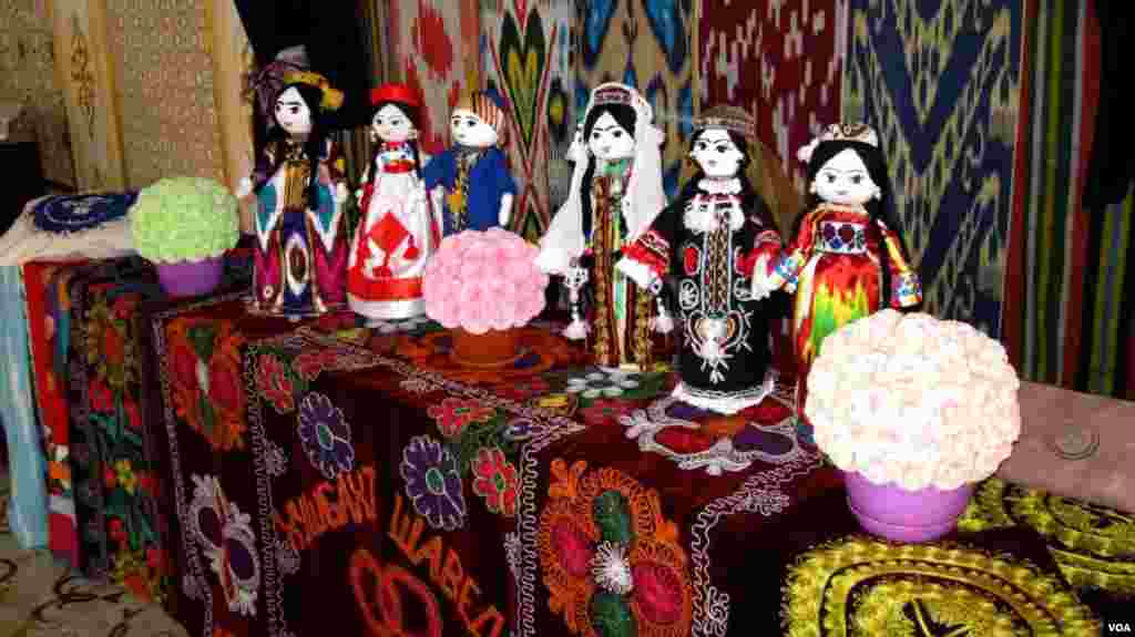 Qo'l mehnati bilan yasalgan qo'g'irchoqlar.