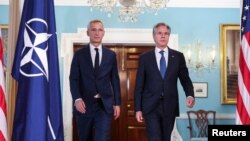 Generalni sekretar NATO-a Jens Stoltenberg i državni sekretar SAD Entoni Blinken u Vašingtonu, 9. jul 2024. (REUTERS/Tom Brenner)

