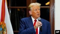 El expresidente Donald Trump durante los Club Golf Awards, el domingo 24 de marzo de 2024, en el Trump International Golf Course, en West Palm Beach, Florida.