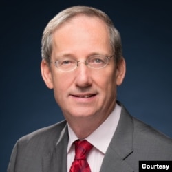 位于香港的浸会大学政治及国际关系学系教授高敬文(Jean-Pierre Cabestan)（