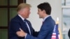 ARCHIVO - El presidente Donald Trump saluda al primer ministro canadiense Justin Trudeau a su llegada a la Casa Blanca, el 20 de junio de 2019, en Washington.