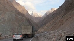 Tojikistonda Xitoy qurayotgan yo'llar 