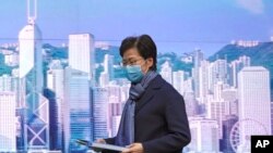 អ្នកស្រី Carrie Lam នាយក​ប្រតិបត្តិ​របស់​ទីក្រុង​ហុងកុង​ចូល​រួម​សន្និសីទ​ព័ត៌មាន​មួយ​នៅ​ហុងកុង​ កាល​ពី​ថ្ងៃ​សុក្រ​ទី​១៨ ខែ​កុម្ភៈ ឆ្នាំ​២០២២។