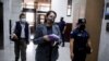 Erika Lorena Aifan, jueza de la corte de alto riesgo de Guatemala, camina hacia una sala del imponente edificio judicial en la Ciudad de Guatemala, Guatemala, 22 de febrero de 2022. 