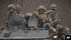 Abasirikare ba Ukraine ku modoka y'intambara bambariye urugamba 