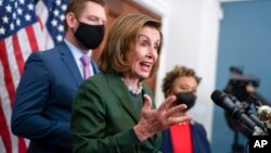 Vakillar palatasi spikeri Nensi Pelosi va uning demokrat safdoshlari, Kogress, Vashington, 23-fevral, 2022 