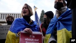 უკრაინის სუვერენიტეტის მხარდამჭერთა აქცია პარიზში, საფრანგეთი. 22 თებერვალი, 2022 წ.