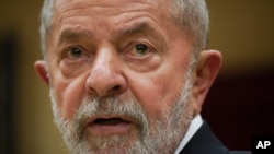 L'ancien président brésilien Luiz Inacio Lula da Silva arrive pour une réunion à Rome, le 13 février 2020.