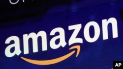 ARCHIVO-Logo de Amazon en una pantalla del Nasdaq MarketSite. Nueva York, 27-7-18.