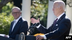 美国总统乔·拜登（Joe Biden）2023年10月25日与到访的澳大利亚总理安东尼·阿尔巴尼斯（Anthony Albanese）举行联合记者会，谈及中国的“一带一路”倡议。（法新社）