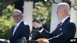 美國總統喬·拜登（Joe Biden）2023年10月25日與到訪的澳洲總理安東尼·阿爾巴尼斯（Anthony Albanese）在白宮舉行聯合記者會。（法新社）