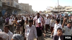 El gobierno de Yemen intenta controlar una rebelión separatista en el sur y mantener una débil tregua con los insurgentes chiítas en el norte.