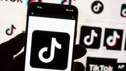 Бидејќи станува збор за безбедноста на Американците, бараме од Конгресот да продолжи со ова двопартиско законодавство, рече портпаролката на Белата куќа Карин Жан-Пјер