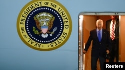 Американскиот претседател пристигнува на самитот на Г7 во Италија