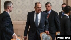 រដ្ឋមន្ត្រី​ការបរទេស​រុស្ស៊ី​លោក Sergei Lavrov (ទីពីររាប់ពីឆ្វេង) ចូល​រួម​នៅក្នុង​ក្នុង​កិច្ចពិភាក្សា​អន្តរជាតិ​ស្តីពី​អាហ្វហ្គានីស្ថាន​នៅ​ទីក្រុង​មូស្គូ ប្រទេស​រុស្ស៊ី នៅ​ថ្ងៃទី២០ ខែតុលា ឆ្នាំ២០២១។