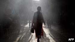 新疆喀什的一名維吾爾族婦女。 (2023年7月13日)