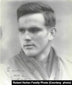 18歲的美國海軍陸戰隊一師成員羅伯特‧哈蘭。攝於1950年12月，長津湖戰役結束後兩個星期。 照片由哈蘭本人提供。