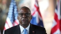 美國目前在敘利亞部署約2千名士兵以對抗伊斯蘭國組織，防長奧斯汀認為需要保留美軍的部署，以防範伊斯蘭國在阿薩德政府被推翻後捲土重來。