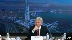 Juru bicara Kremlin Dmitry Peskov, menghadiri pertemuan di St. Petersburg, Rusia, pada tanggal 5 Juni 2024