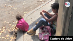 Yusmery Brito, de 17 años, en una calle de Caracas, en marzo de 2021. [Foto: captura de video]