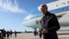 Američki predsjednik Džo Bajden na aerodromu u Milvokiju, u Viskonsinu (Foto: REUTERS/Leah Millis)