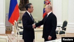 2023年2月22日，俄罗斯总统普京与中共中央政治局委员、中央外事办主任王毅在莫斯科举行会谈。