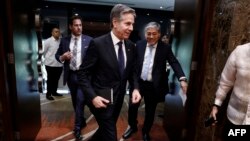 Državi sekretar SAD Entoni Blinken i filipinski sekretar za inostrane poslove Enrije Manalo dolaze na poslovni ručak u Manili, 19. marta 2024.